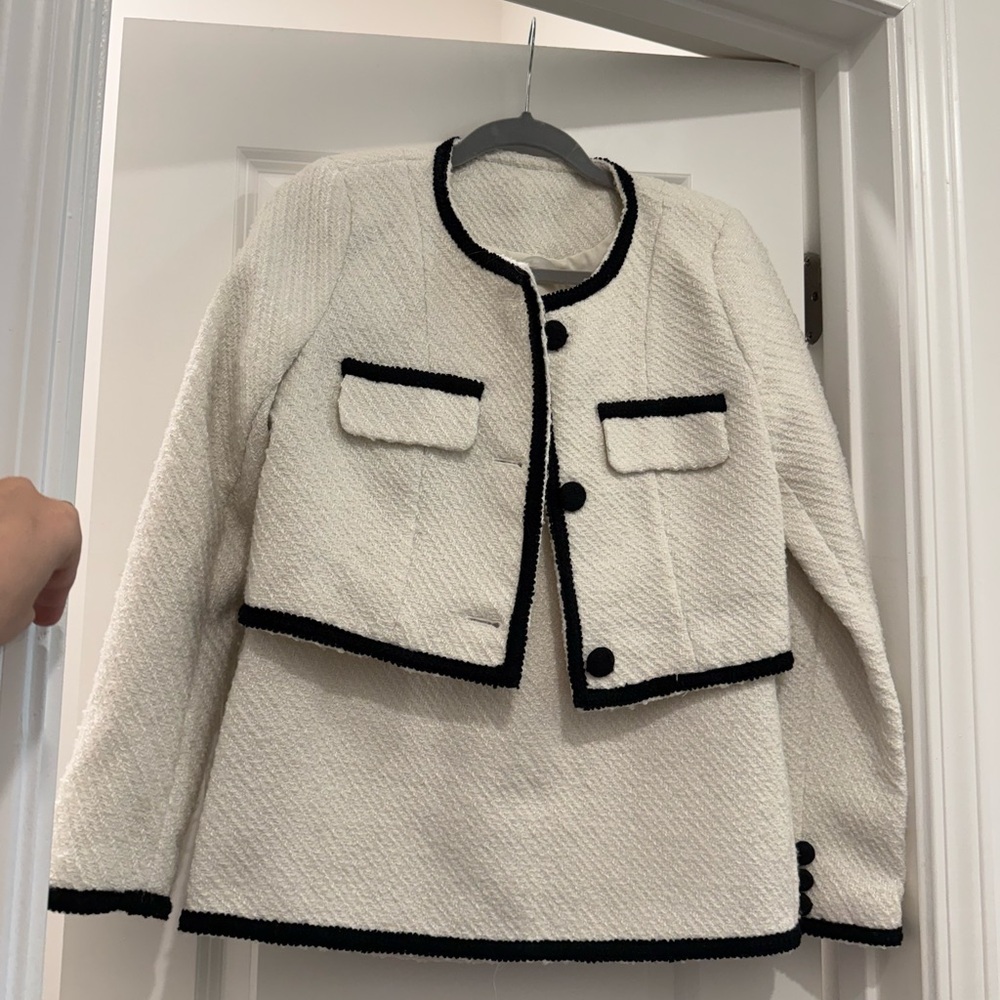 Chic Women's Cream Blazer with Black Accents
